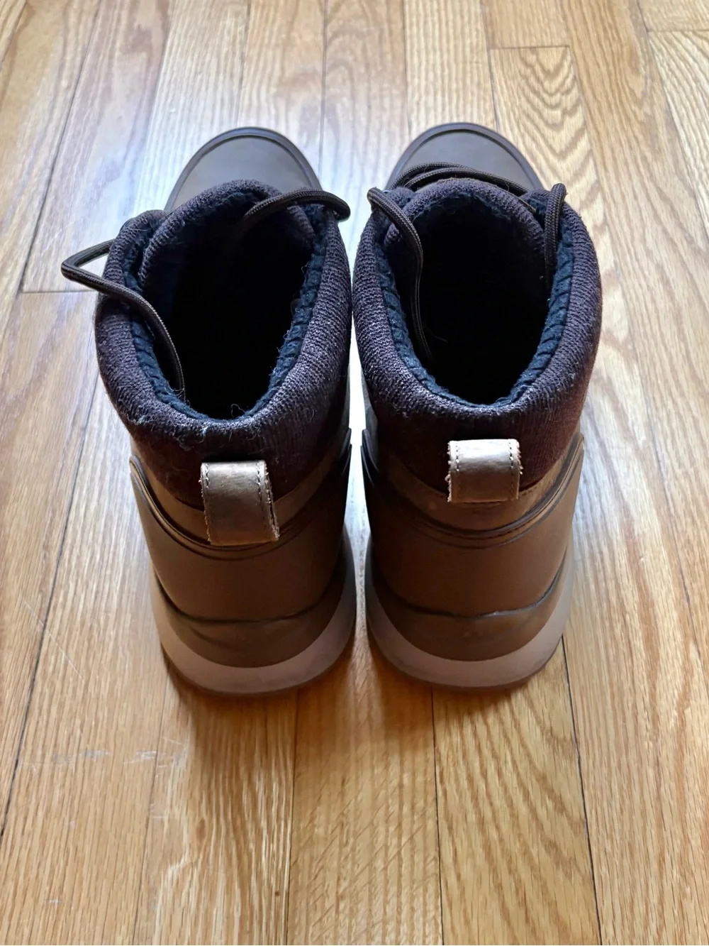 UGG Olivert Men’s Waterproof Leather Hiking Boots Size 12 Brown